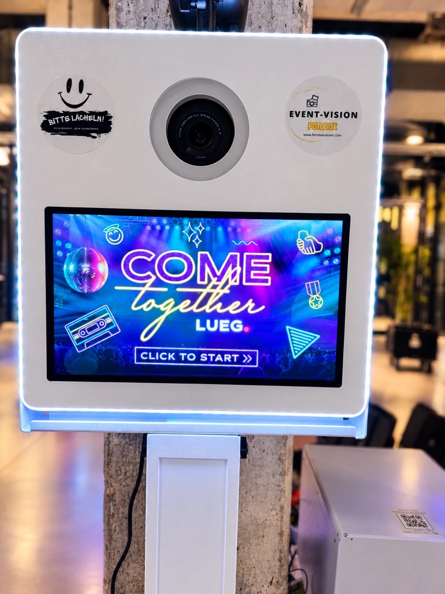 Fotobox mit individuellem Lueg-„Come together“-Startbildschirm in der Grand Hall der Zeche Zollverein
